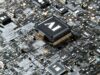 US AI firms remain tied to China’s technology ecosystem despite security tensions Yapay zekâ ve grafik işlemci yongalarının temsili 3D görseli