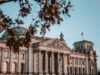 Almanya’da Çalışma Bakanı Bärbel Bas istifa etti: Yerine Alexander Schweitzer bekleniyor Berlin'deki Reichstag binasını gösteren temsili görsel. Fotoğraf Bärbel Bas'ı göstermemektedir. Fotoğraf: Yannic Kreß / Unsplash.