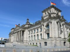 Schröder’in Putin ziyareti SPD’de ihraç tartışmasını yeniden alevlendirdi Almanya siyasetini simgeleyen Berlin Reichstag binası