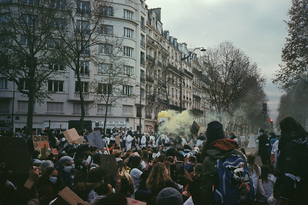 Frankreichs Verbrauchervertrauen fällt auf tiefsten Stand seit 2013