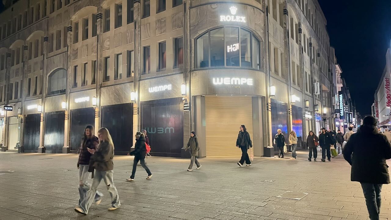 Cologne stores secure shop windows ahead of Gen Z demonstration