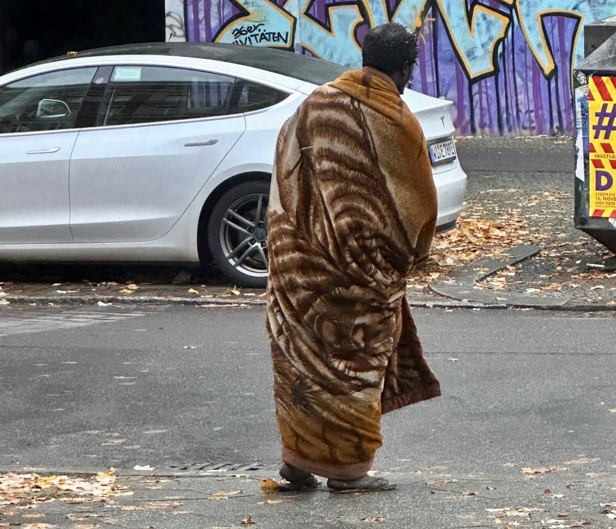 Tragischer Todesfall in Berlin: Obdachloser stirbt in Altpapiercontainer