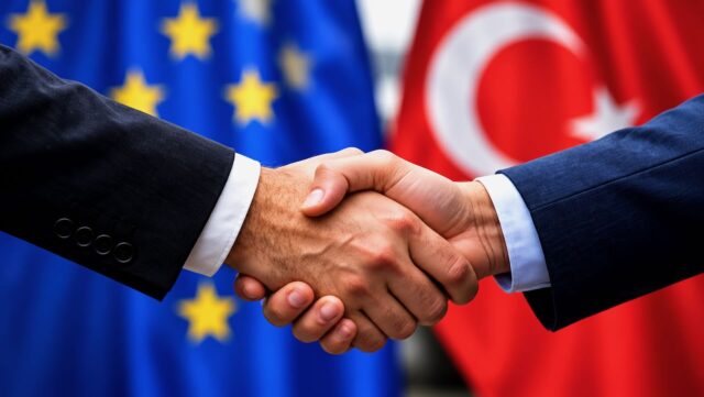 Türkiye-AB ilişkileri Türkiye ve Avrupa Birliği bayraklarını bir araya getiren temsili görsel